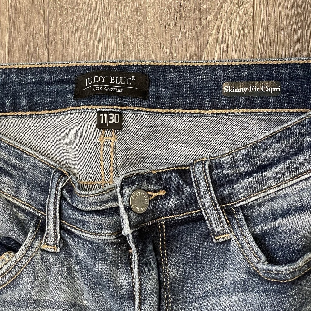 Judy Blue Jeans Womens 11/30 Skinny Fit Capri‎ Distressed Ripped Stretch Denim - Picture 2 of 8